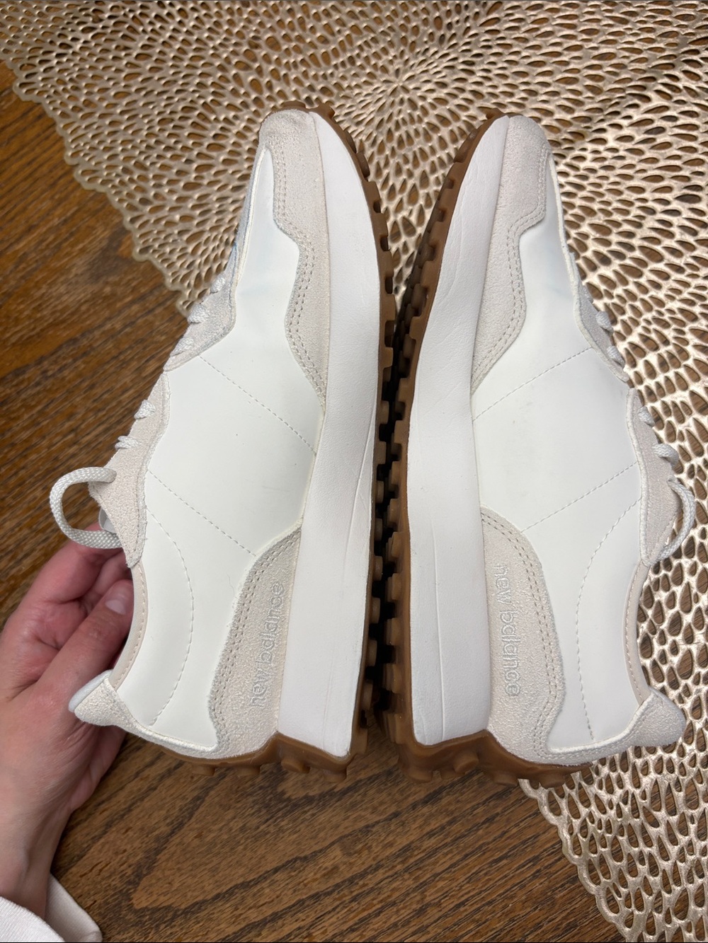 New Balance 327 - Picture 6 of 11